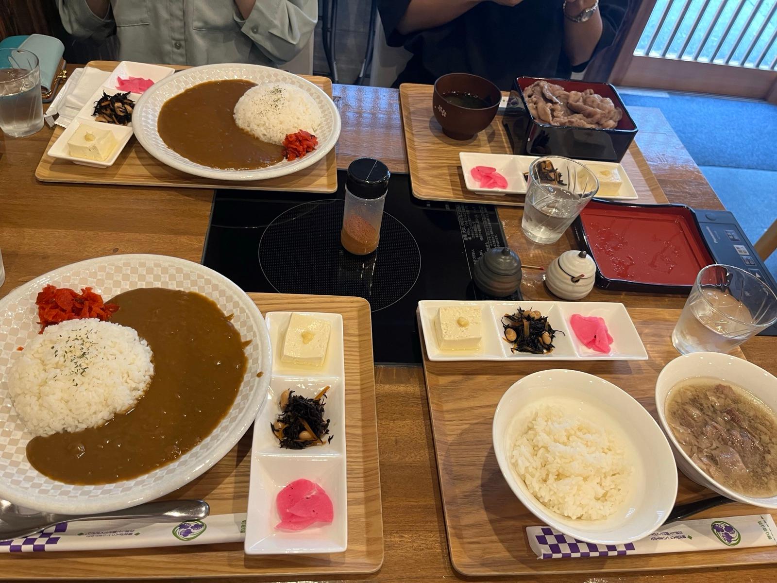昼休憩。同じ現場の先輩とランチ